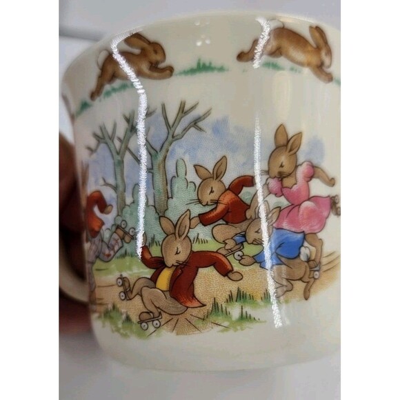 Royal Doulton Bunnykins  ROLLER SKATING Vintage Double Handled 8oz Mug Cup Vtg - Picture 9 of 11